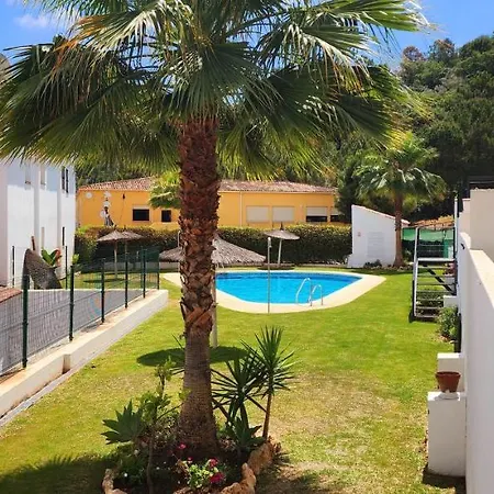 Bajo Con Jardin Deluxe Apartment
