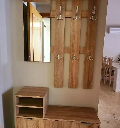 Bajo Con Jardin Deluxe Apartment *